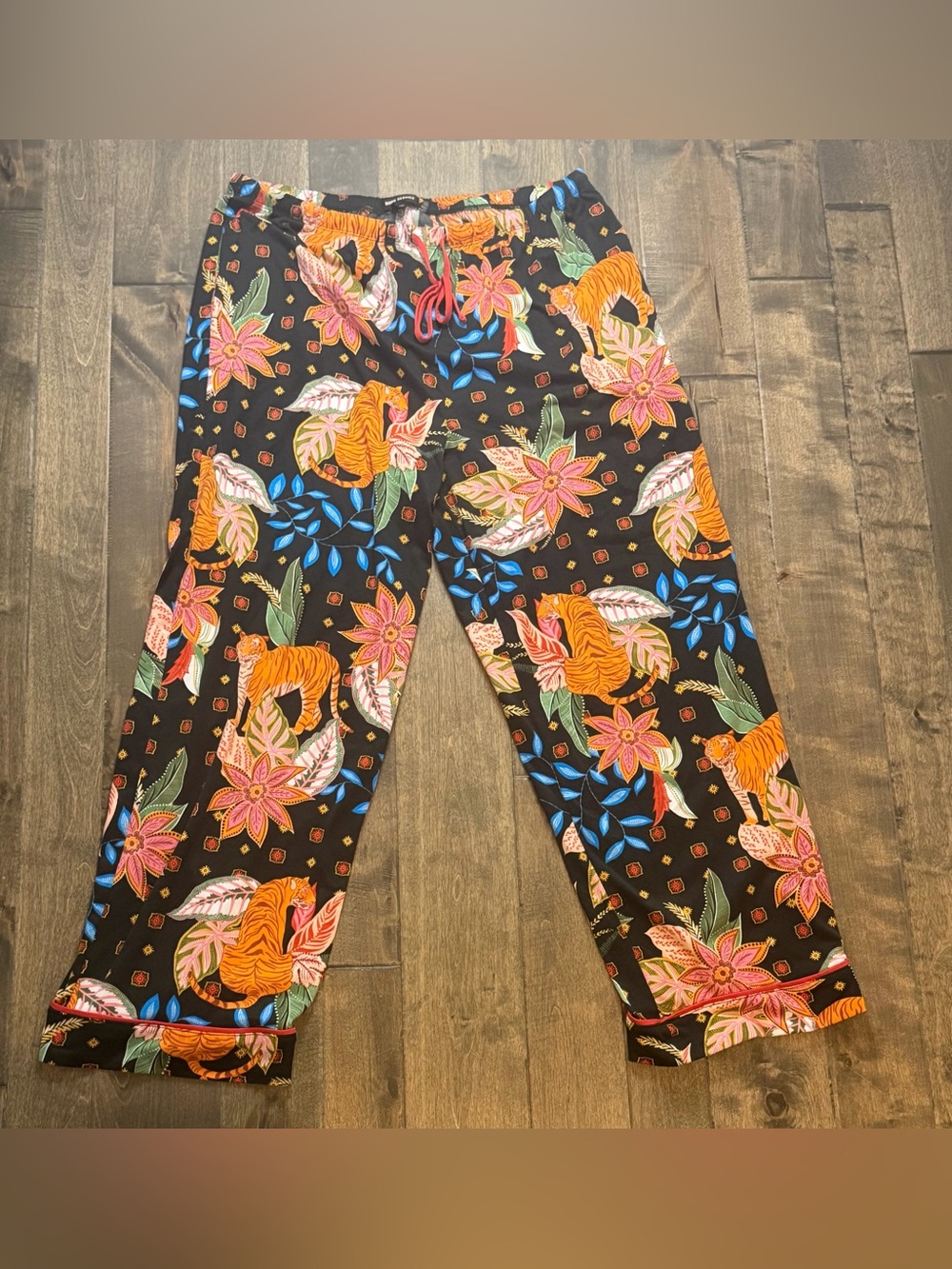 Room Service Floral Tiger Print Pajama Set Womenâs XXL Black Button Front Lounge - Picture 9 of 14